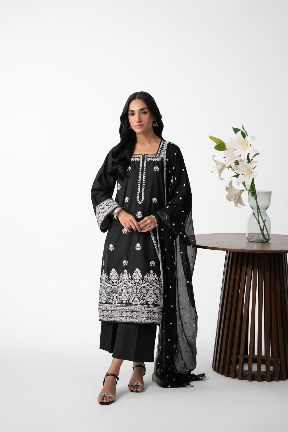 SIYAH 3PC COTTON EMBROIDERED SUIT – Deeqa apparel